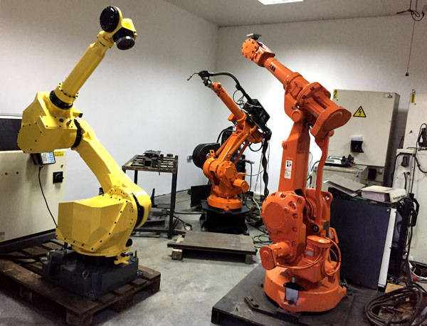 Industrial robots ABB FANUC - 6
